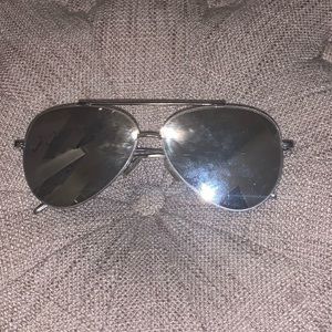 Silver mirror aviators